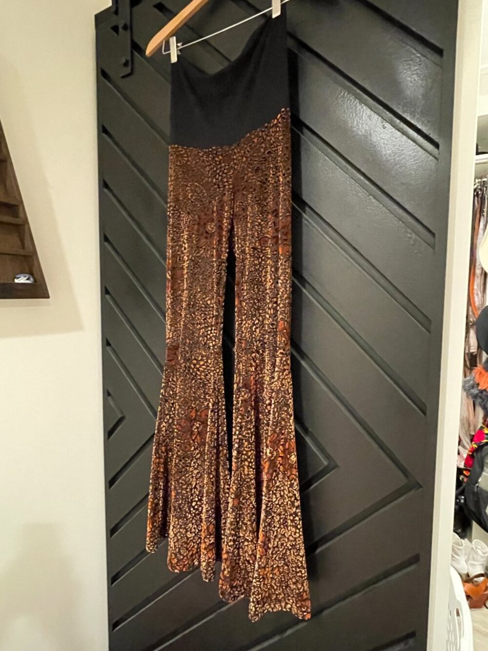 Temple Ro Burnout Velvet Bells - Picture 5 of 11